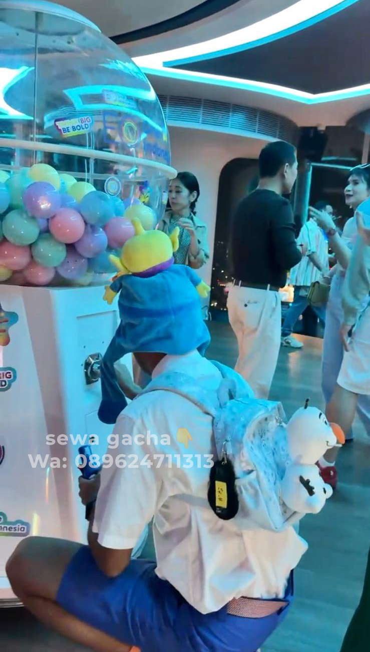 sewa mesin gachapon putih jumbo di Anthem Jskarta