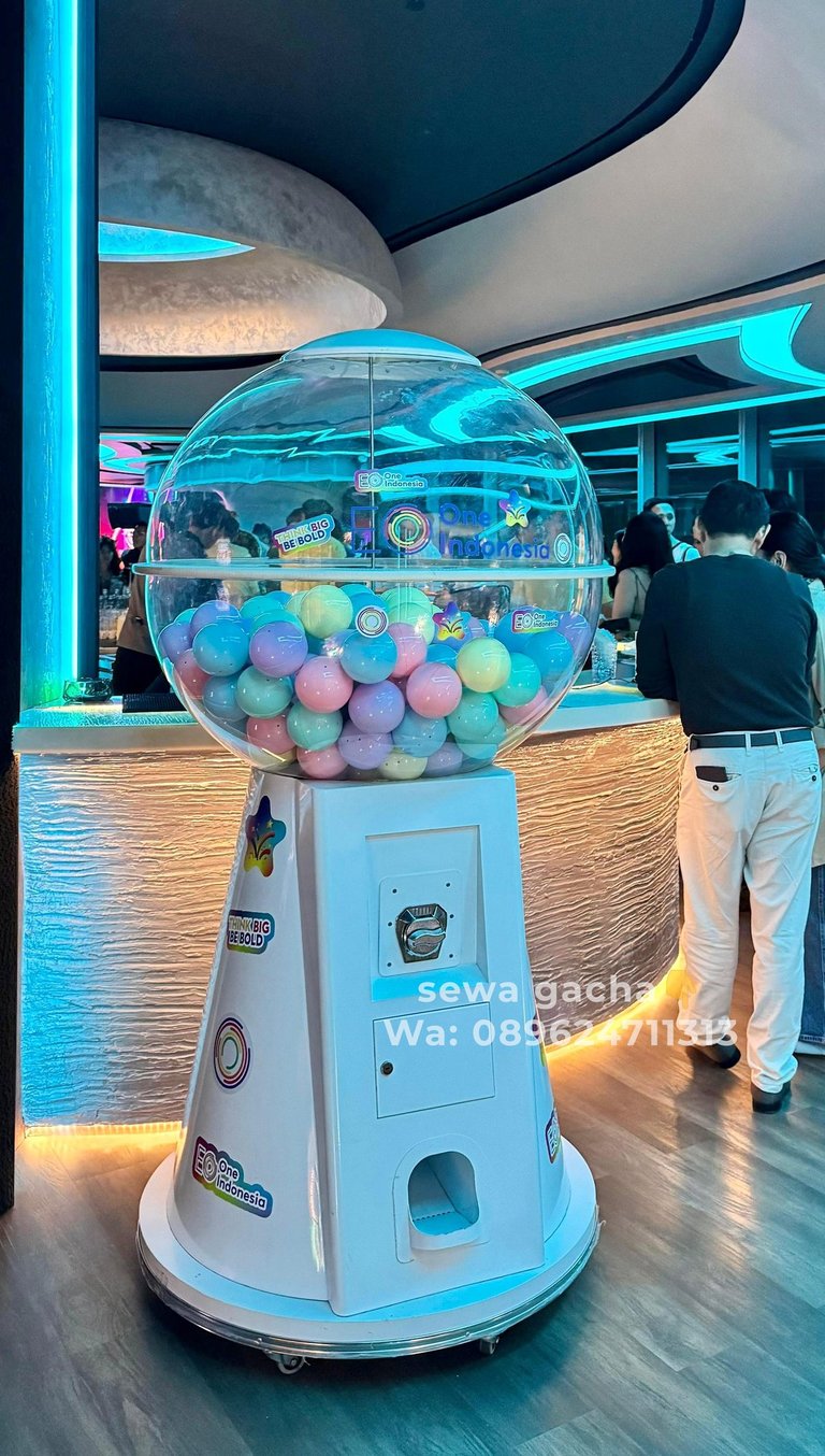 sewa mesin gachapon putih jumbo di Anthem Jskarta