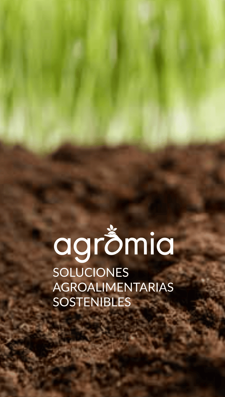 Logo de Agromia sobre tierra y brotes verdes con el lema ‘Soluciones agroalimentarias sostenibles