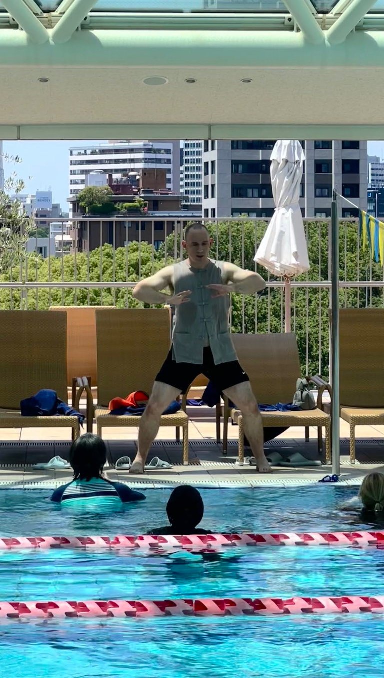 Aaron Bridge teaching Zen Shui Gong to Workshop attendees as Tokyo American Club Sky Pool