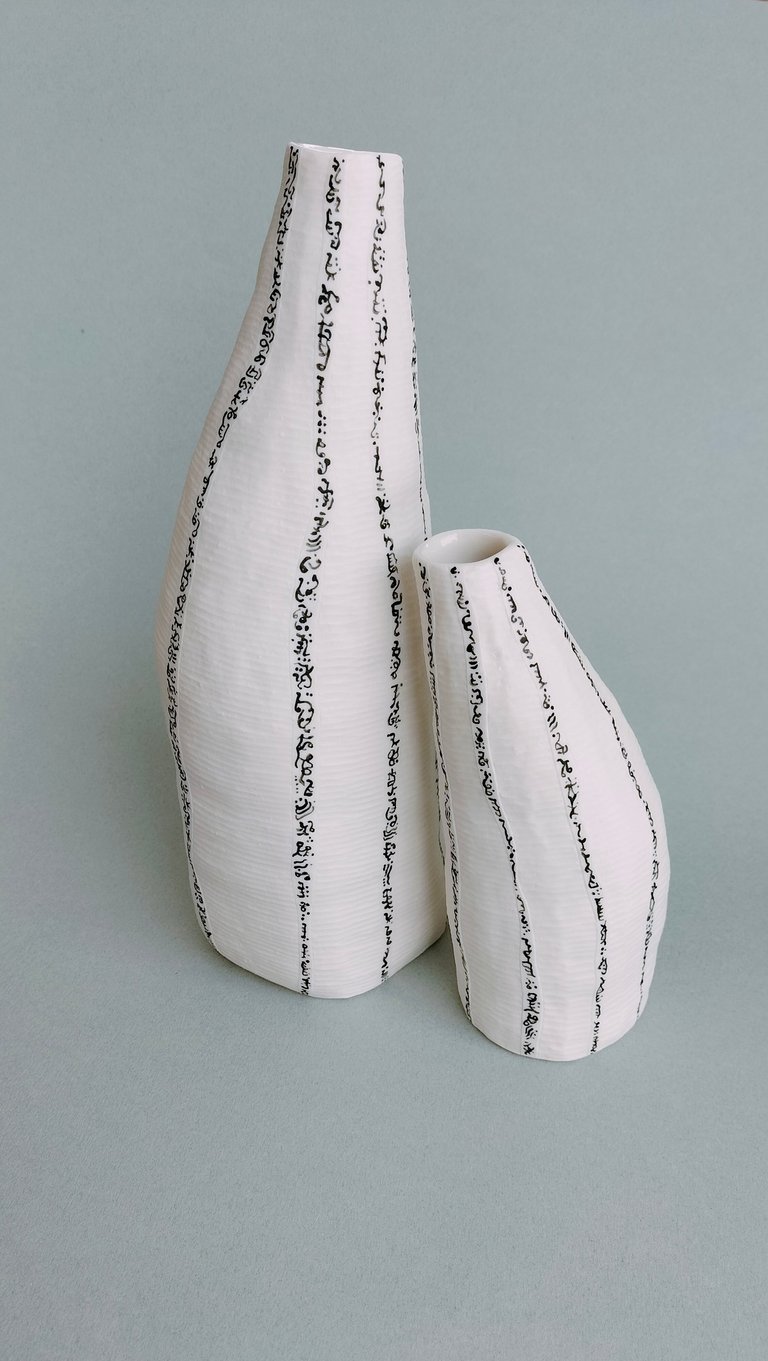 Vases Japon,  26 cm et 16 cm,  Porcelaine blanche