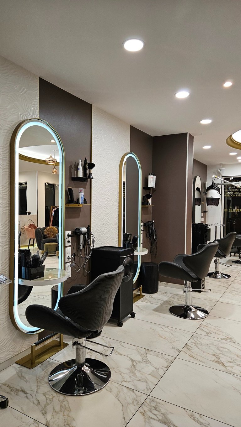 INTERIEUR SALON COIFFURE PRESTIGE