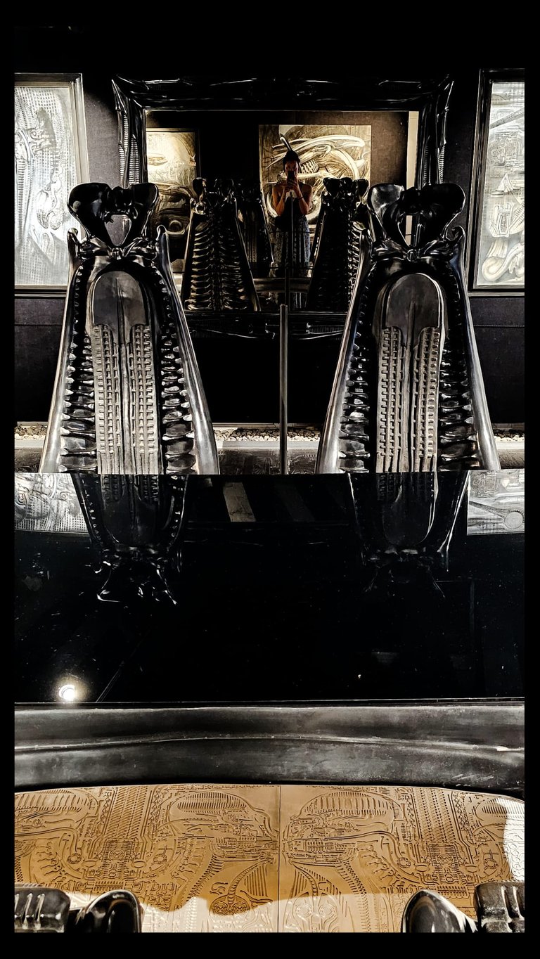 Alien Dining Table & Chair Set photographed by Nikoru