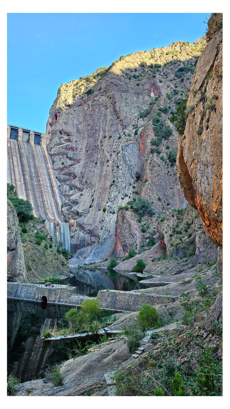 Central Hidroeléctrica Escales, Cañon de Soperia photographed by NIKORU