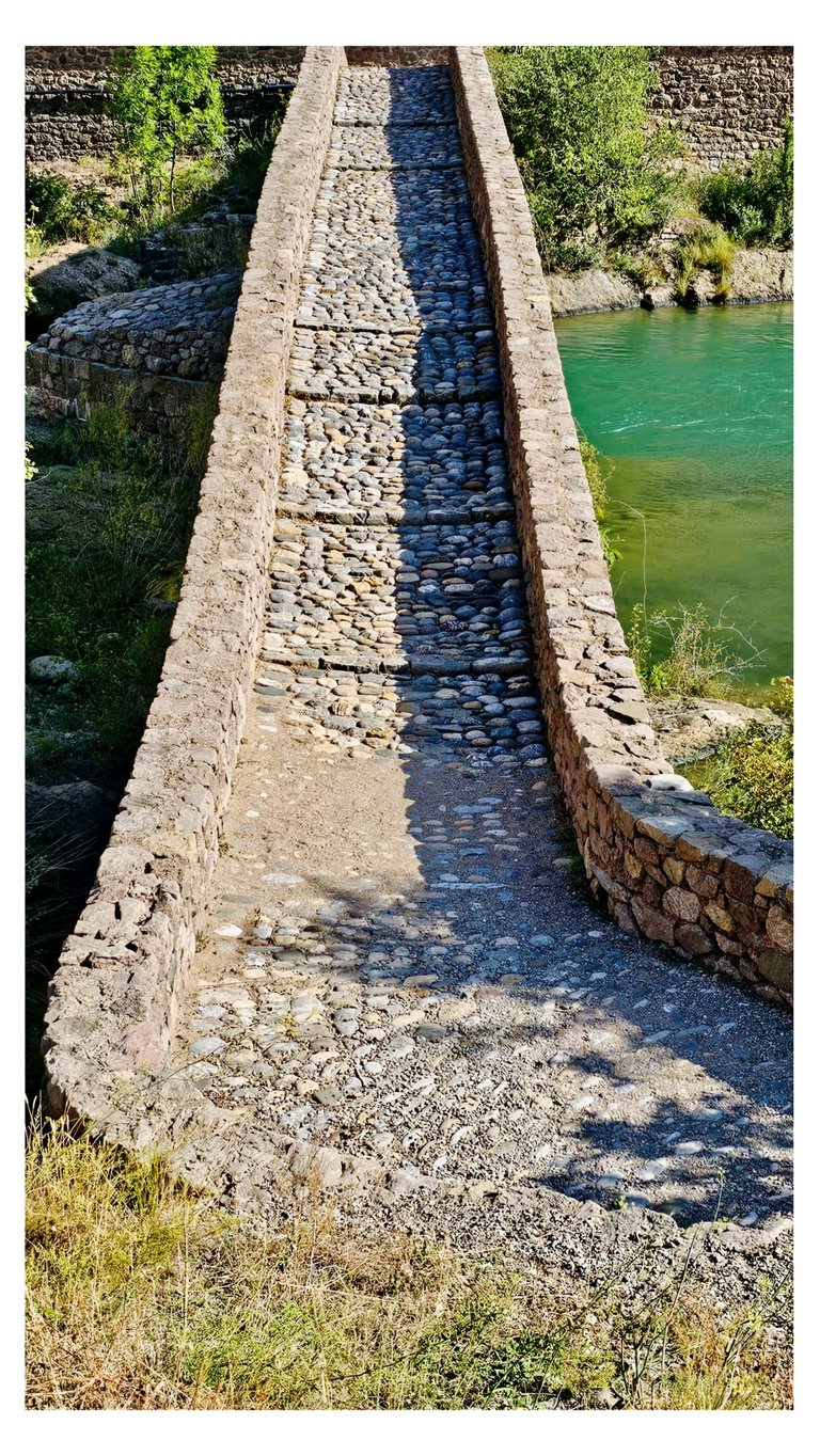 Roman Bridge in Sopeira photographed by NIKORU