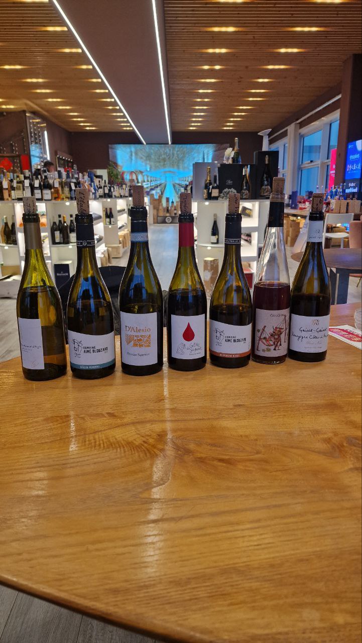 Selezione vino biologico francese italiano per enoteca ristorante in Toscana. 