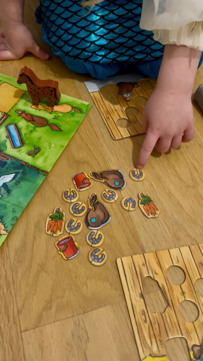 Ponytante spielt Pferdespiel