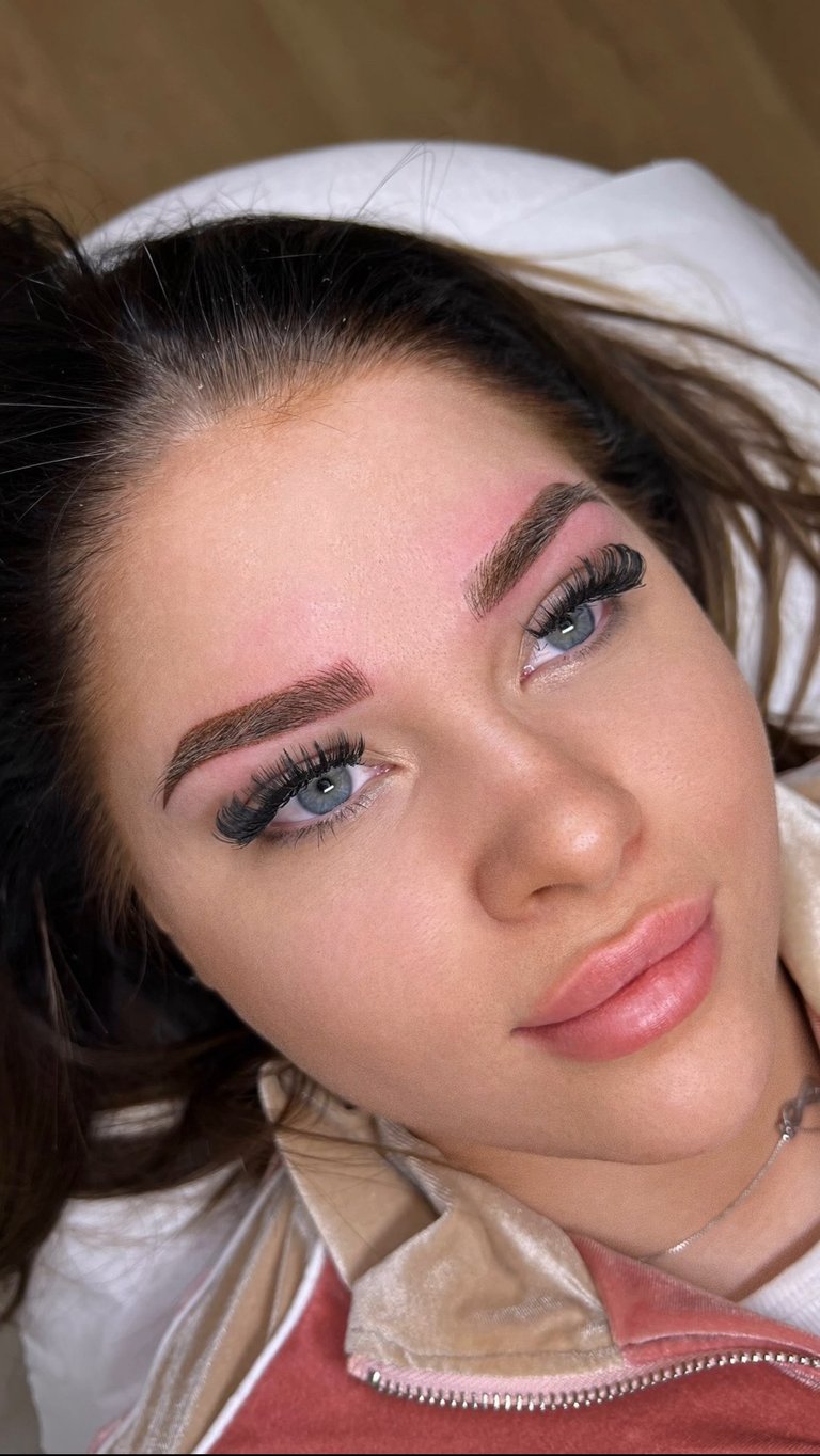 Retouche Powder Brows réalisé par Medi Kiss Dermaclinic Bruxelles