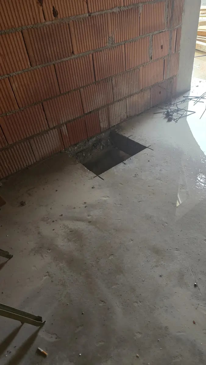Rezanje betona armiranog. Otvor u betonskoj deki.