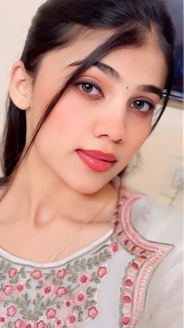 <img src="female-therapist-massage.jpg" alt="Female massage therapist giving relaxing spa treatment