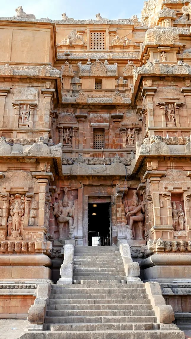 Detailed Chola sculpture work on Brihadeeswara Temple’s exterior walls