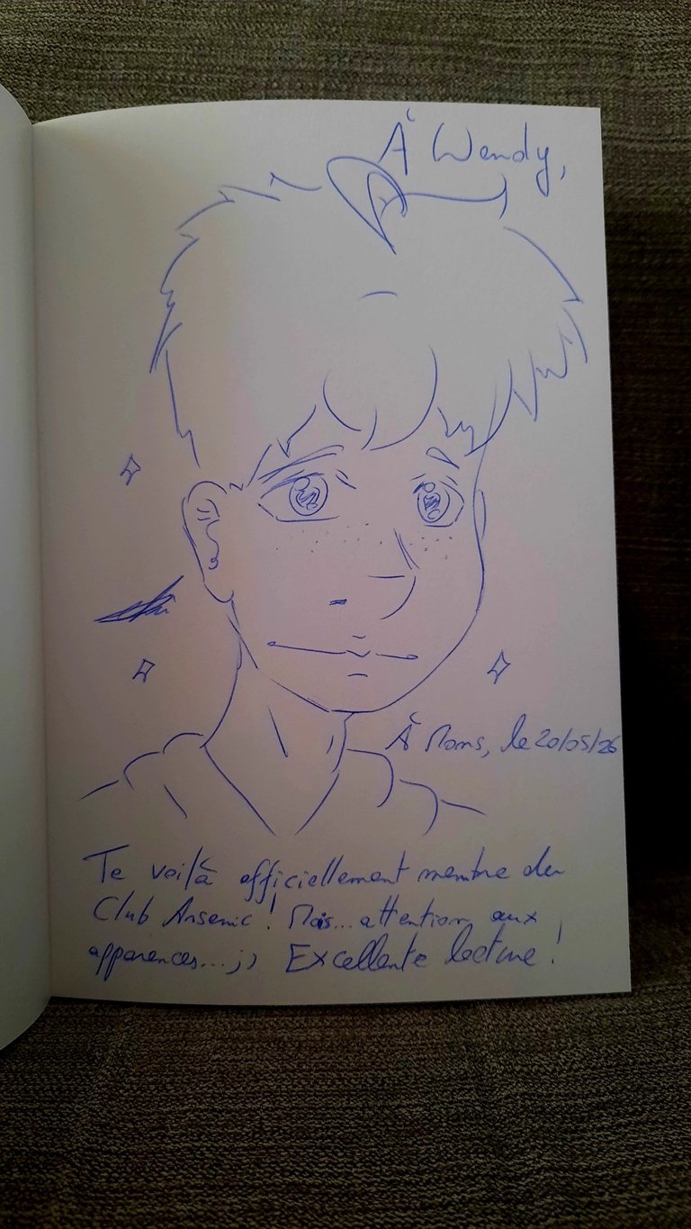 Photo de la dédicace d'Ari Flandroit à Wendy Baqué, sur son roman "The Arsenic Club".