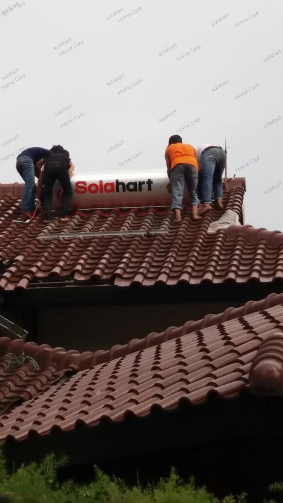 Proses pemasangan solahart 300L di jaga karsa jakarta selatan