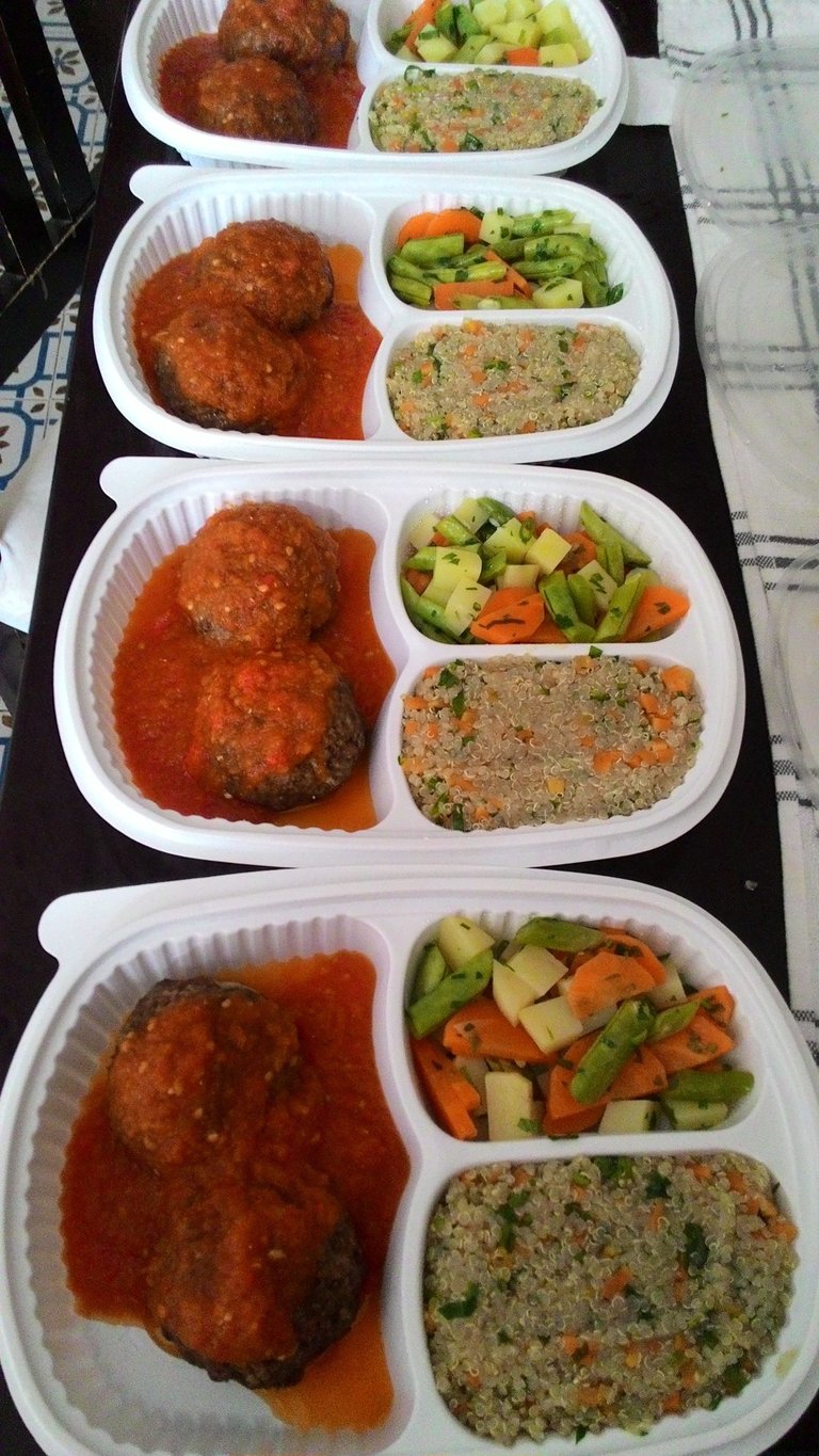 Batch cooking, meal prep. Tuppers de alimentación saludable organizados. Personal Chef a domicilio. 