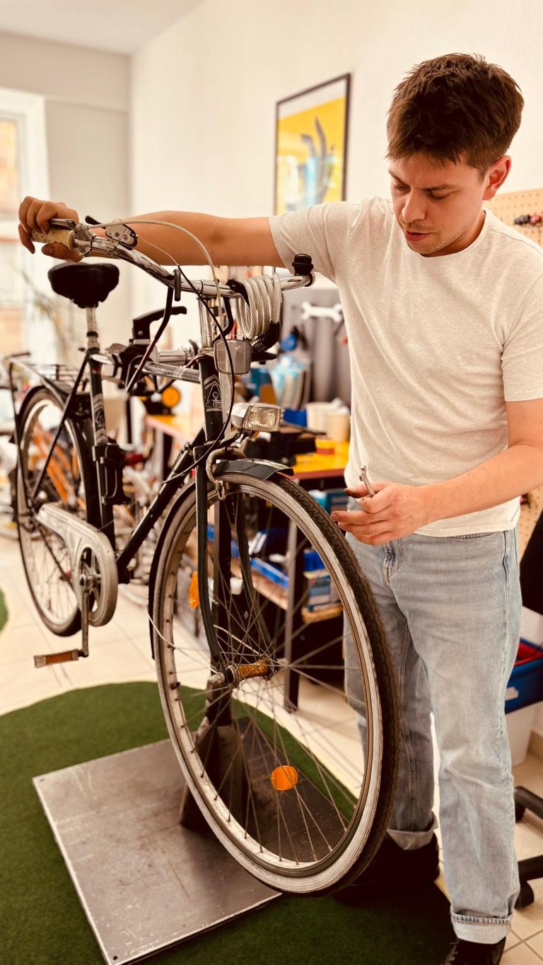 RADiologie Altenburg: Fahrrad-Reparatur