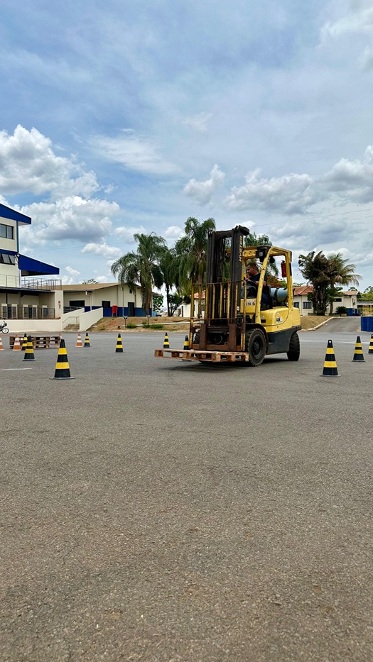 Circuito com empilhadeira