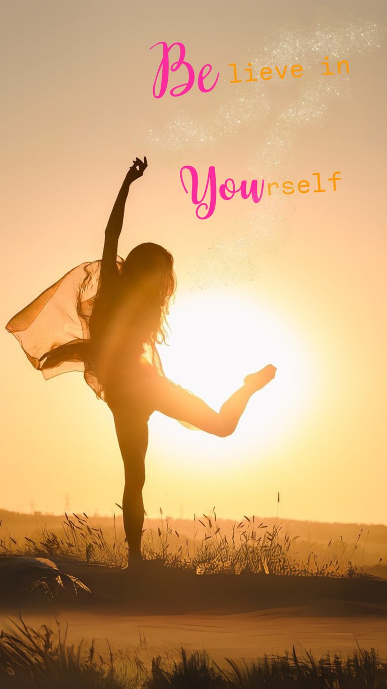 femme dansant dans le soleil avec la phrase BElieve in YOUrself