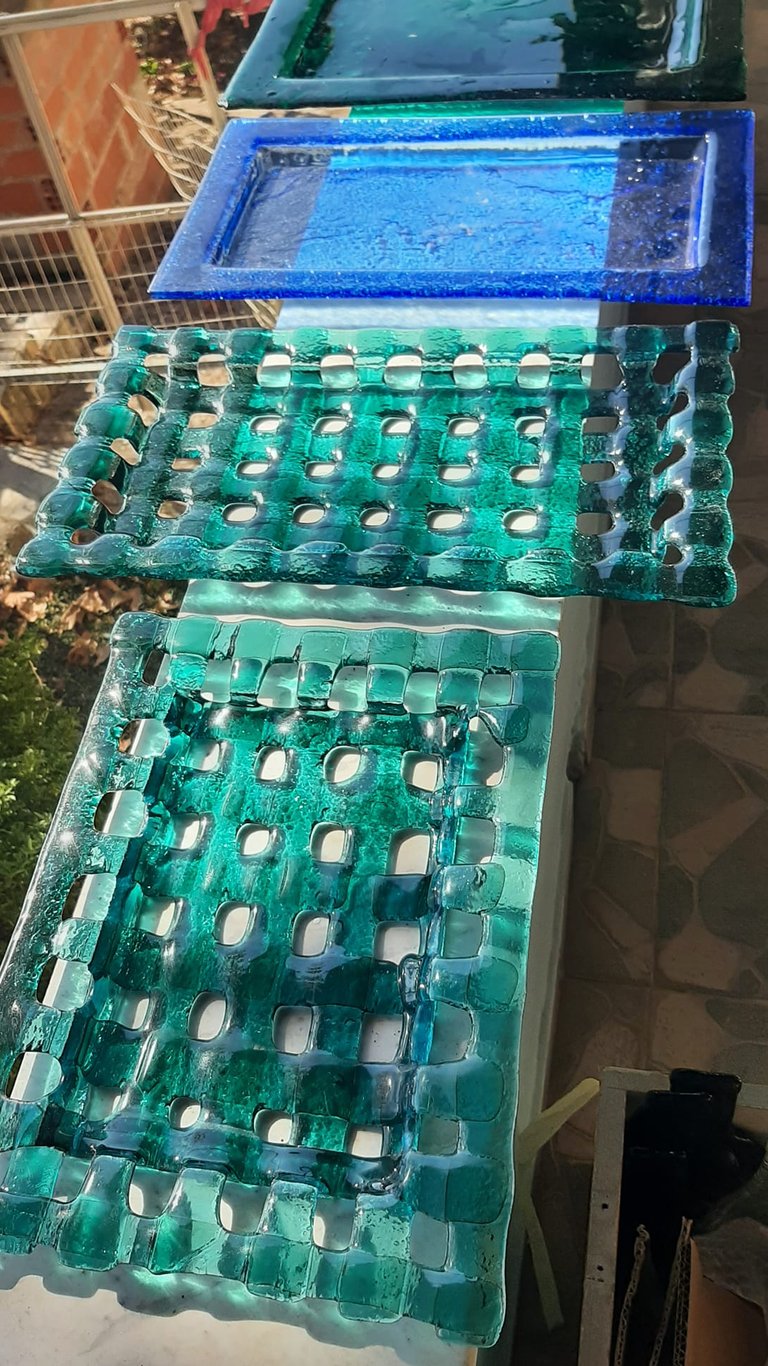 Fused glass plate