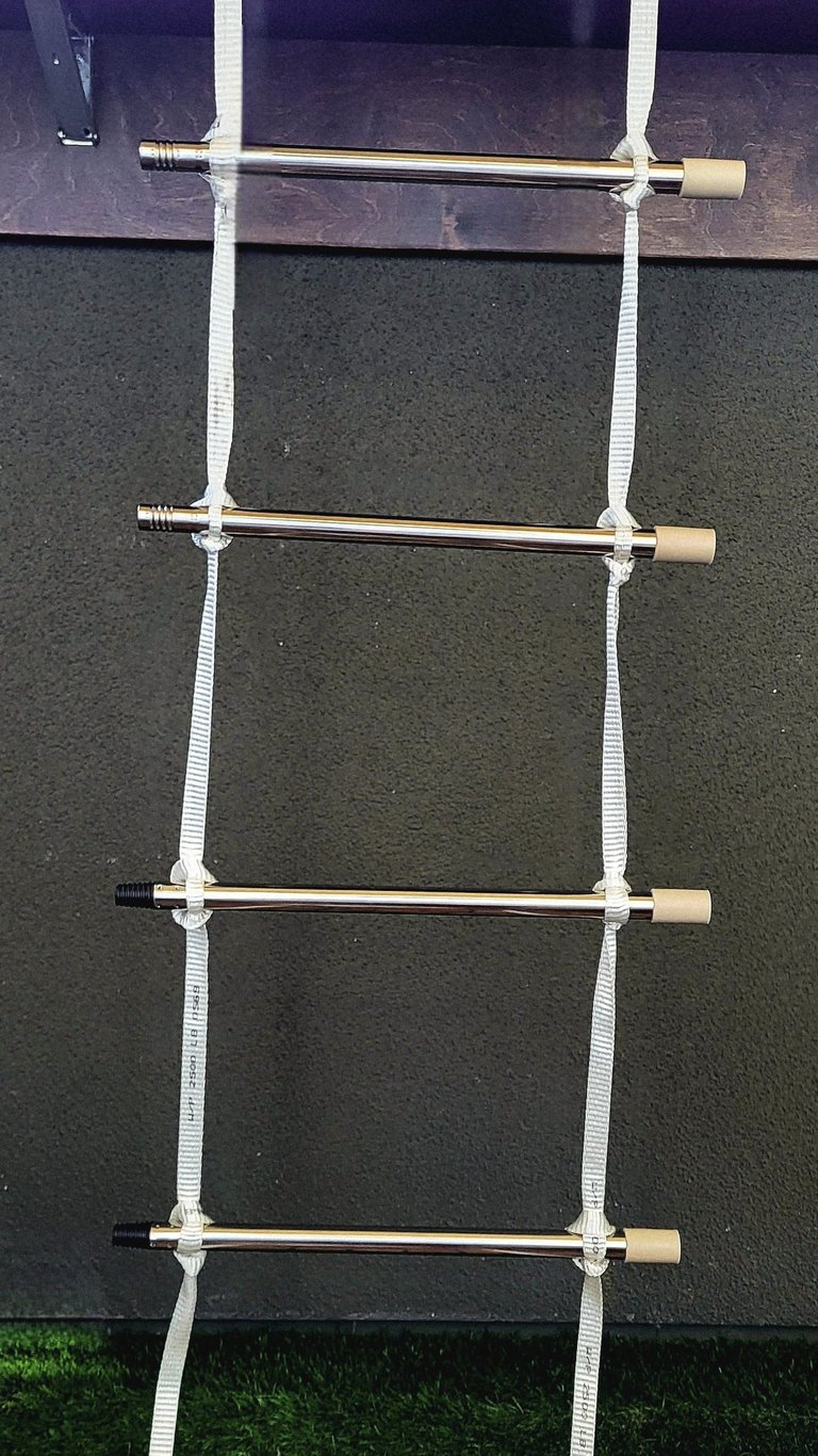 Example of a DIY rope ladder using the Marlinspike Hitch technique.