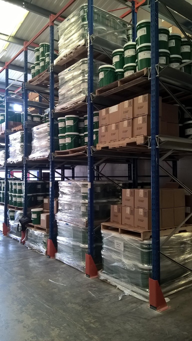 Drive In Pallet Racking storing inventory
