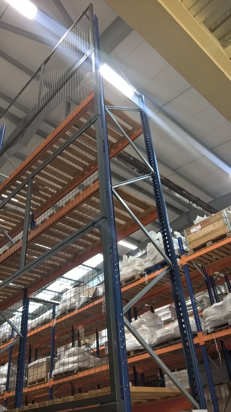Pallet Racking with Anti-Collapse Mesh