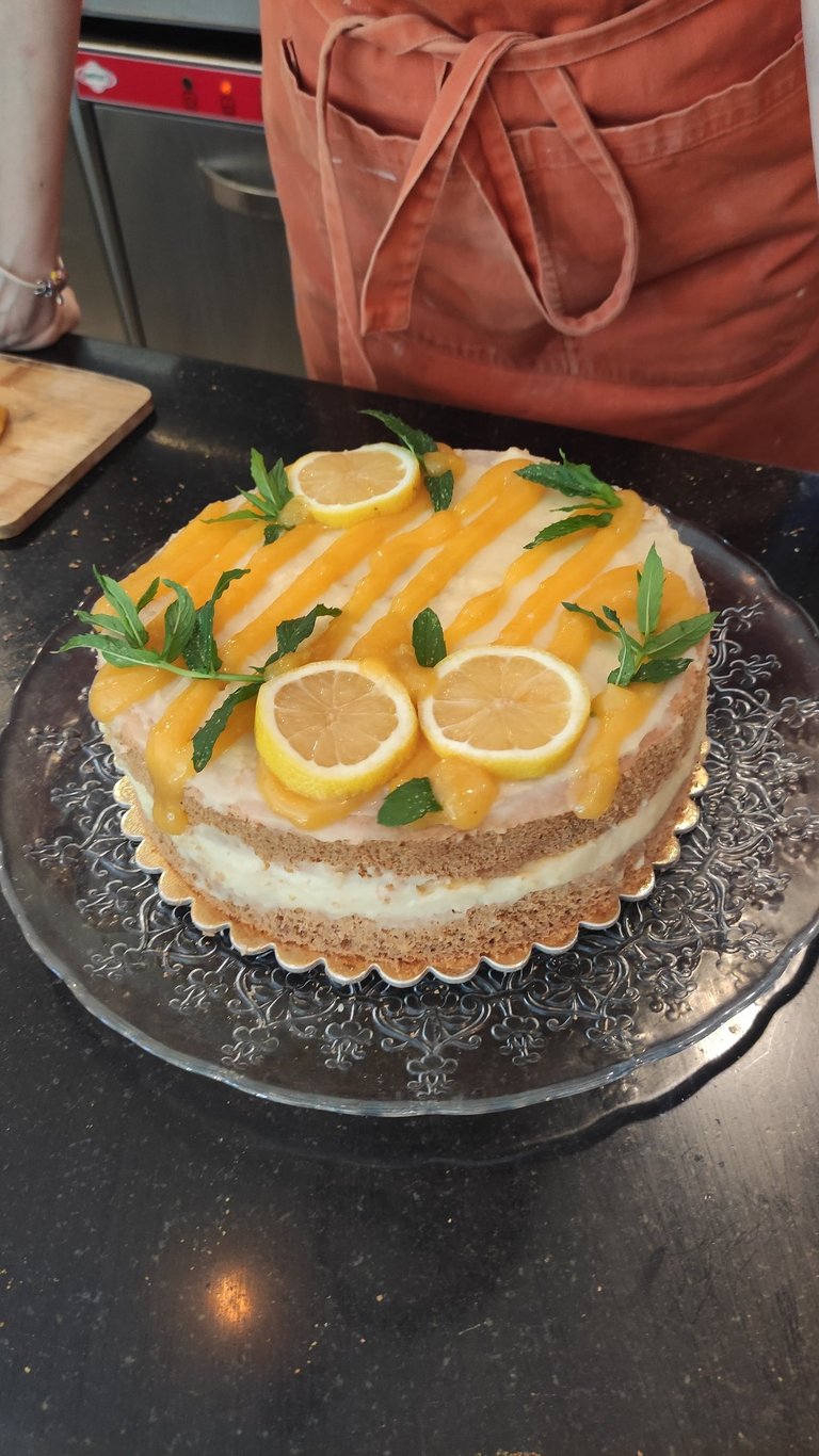 limon ile süslenmiş cheese cake