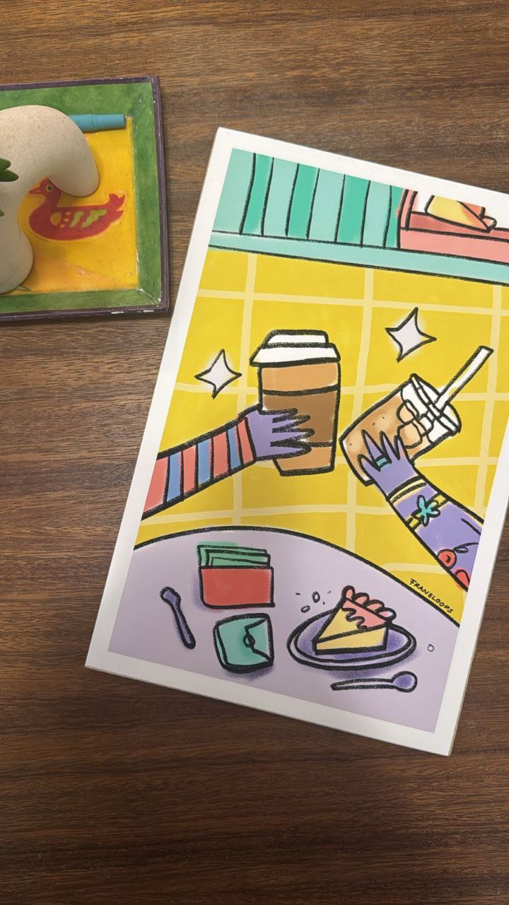 Ilustración colorida de dos personas compartiendo café y pastel en una mesa, en un café vibrante