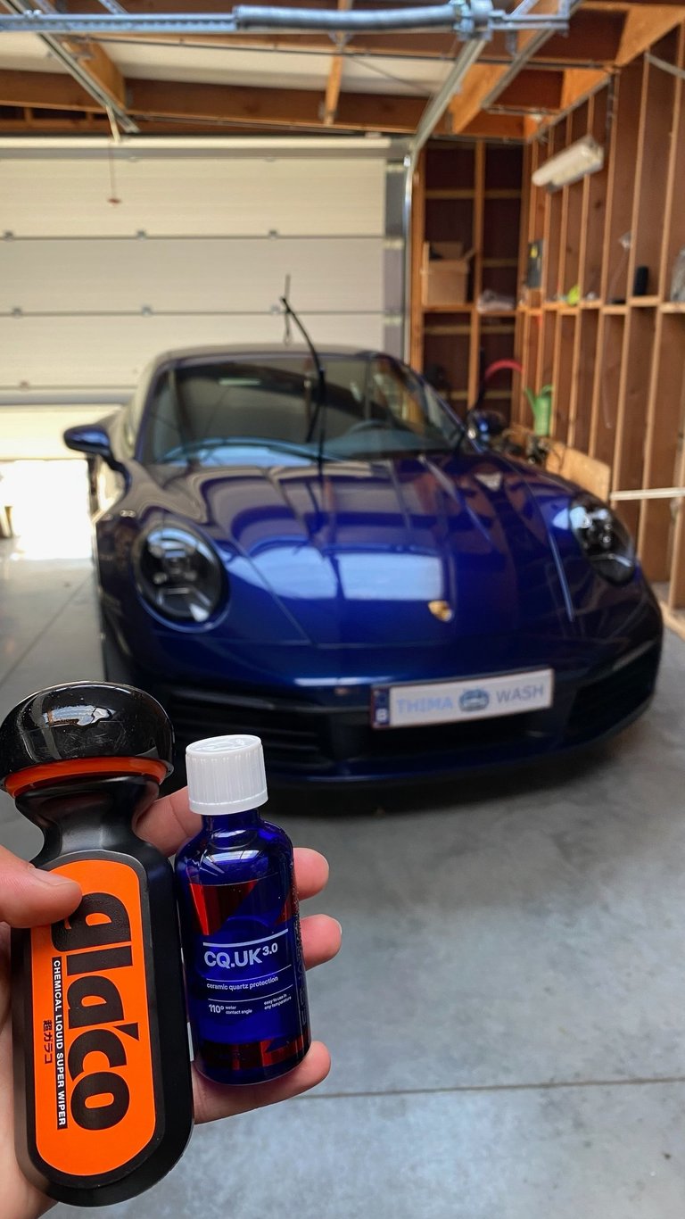 protection céramique sur la carrosserie et les vitres d'une Porsche 911 à Celles