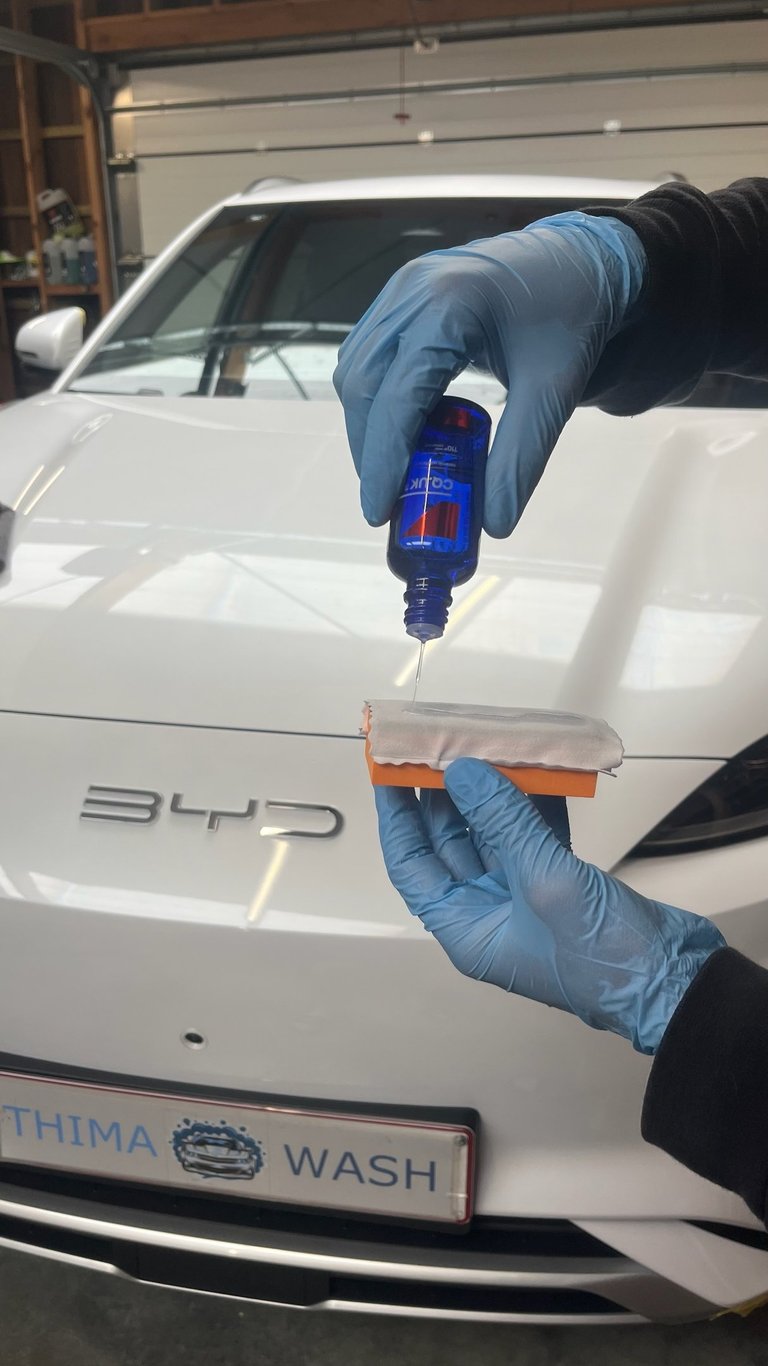 application d'une protection céramique voiture de longue durée pour protéger la carrosserie