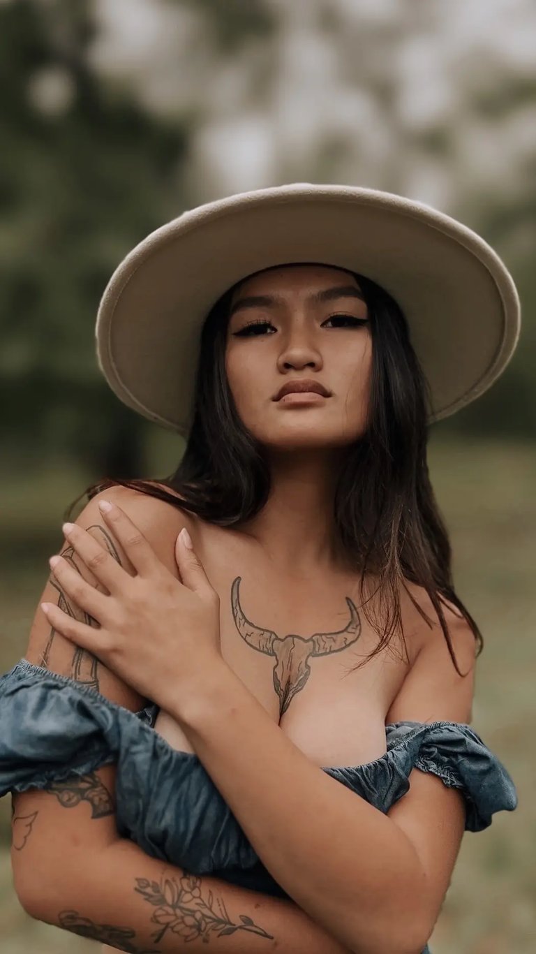 Woman posing in a tan cowboy hat