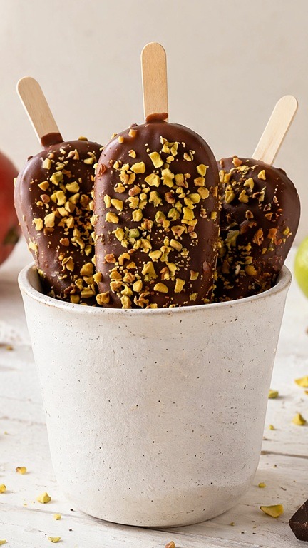 Ricette Vegane | Gelato a Stecco Mango e Yogurt con Croccante al Cioccolato