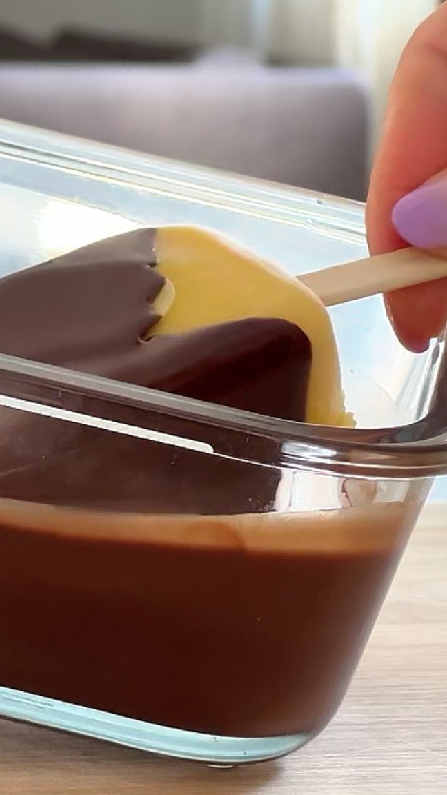 Immergili Rapidamente nel Cioccolato Fuso
