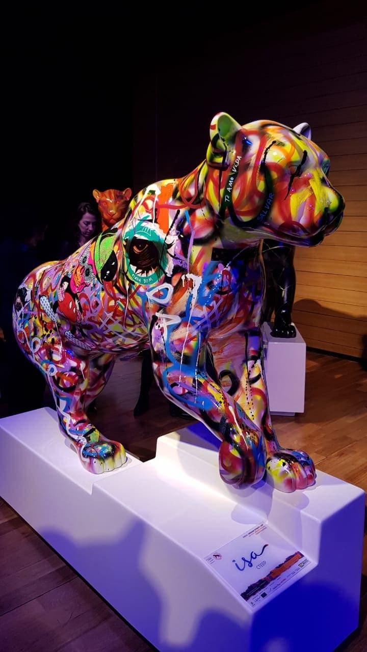 Uma intervenção urbana com esculturas de onças-pintadas espalhadas pelas ruas de São Paulo