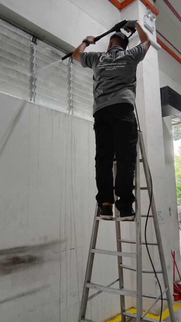 water pressure cleaning