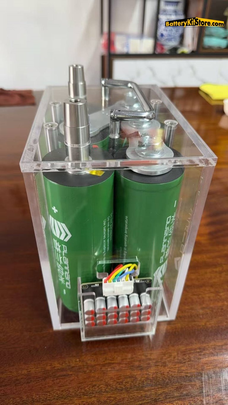 detail of LTO cylindrical battery cells