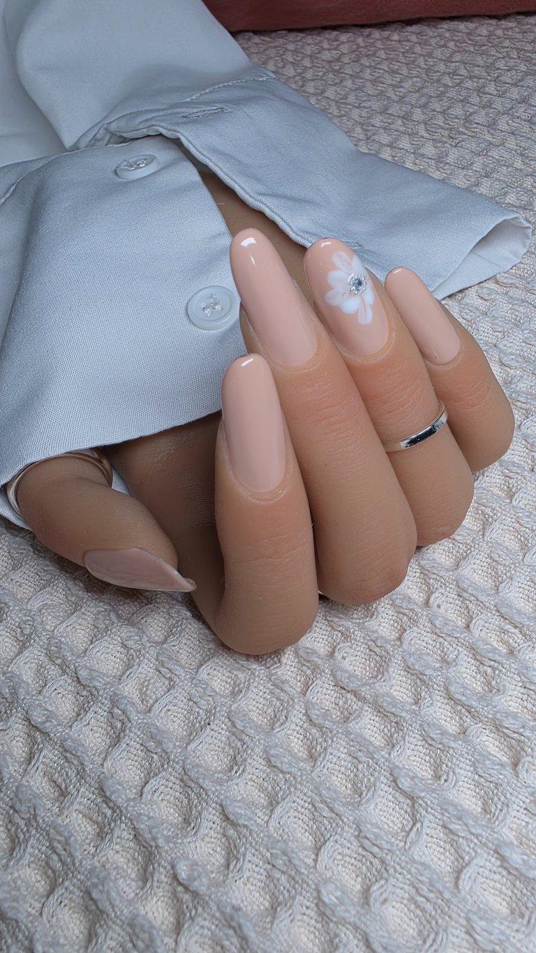 pose extension ongles capsules et vernis gel nude