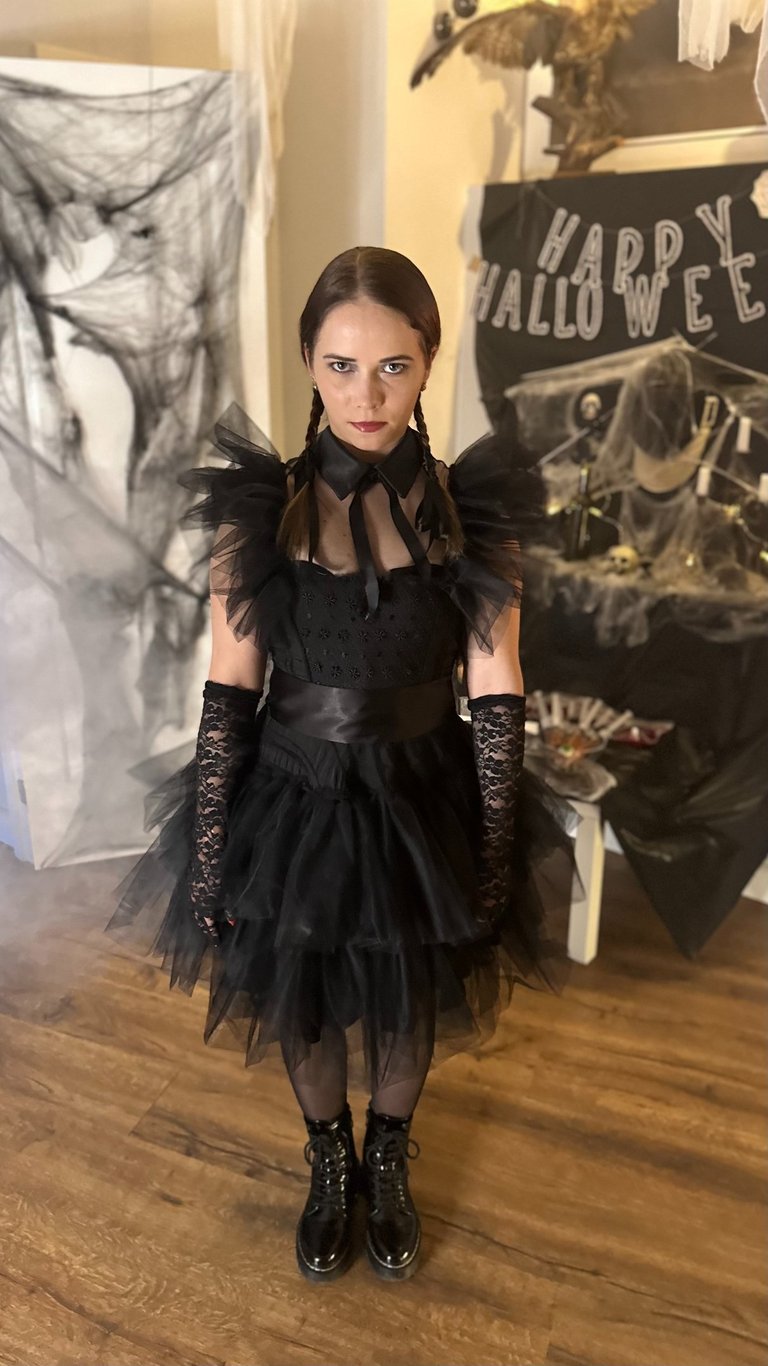 Trečiadienės kostiumas, Adamsu seimynele.