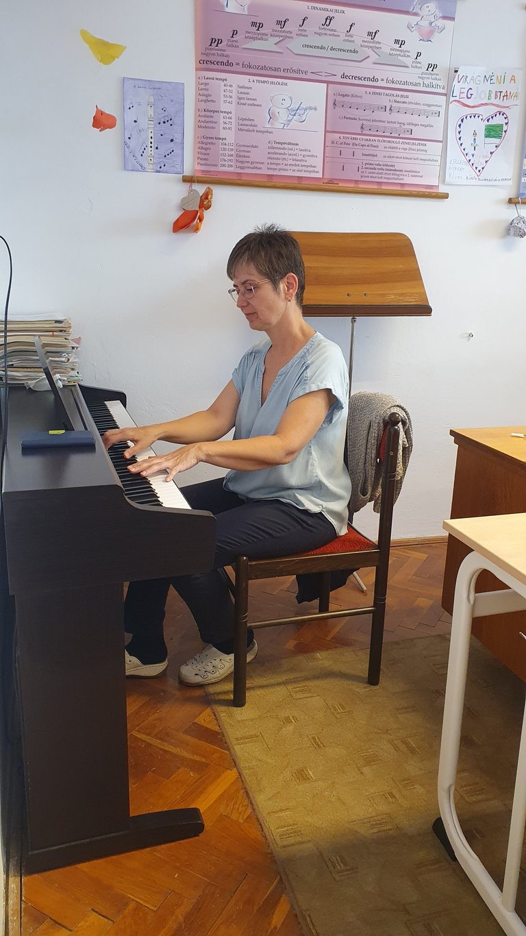 Hoffmanné Vass Virág szolfézs, magánének