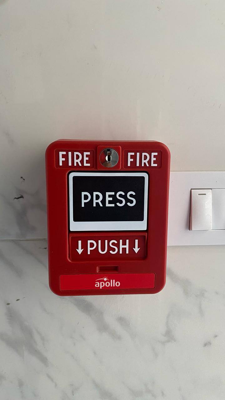 حلول أمان ذكية للمناطق السكنية والمباني التجارية.