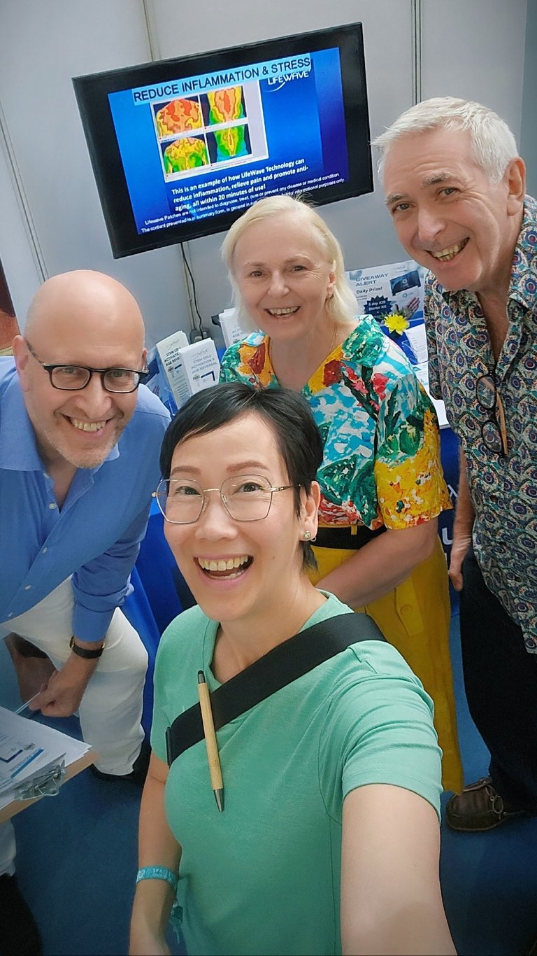 Denise among partners