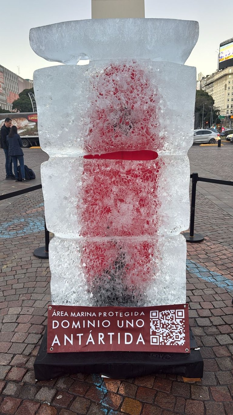 escultura de hielo despues de 30 horas al aire libre