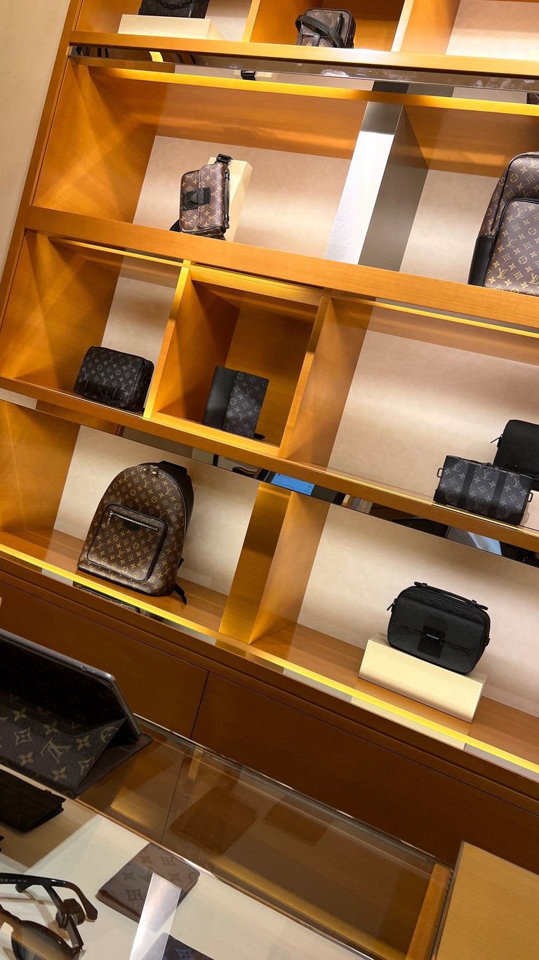 SimplyPoshFI - Find your next treasure