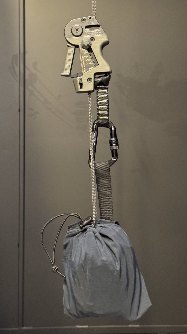 Tactical rope bag attached for controlled rope deployment