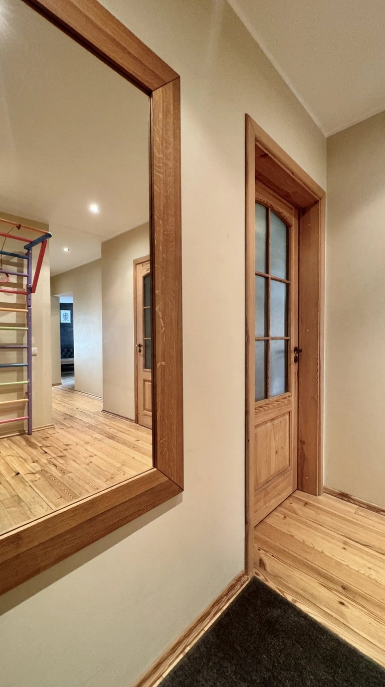 4 kambarių buto koridorius - NT brokeris Andrius Velykis