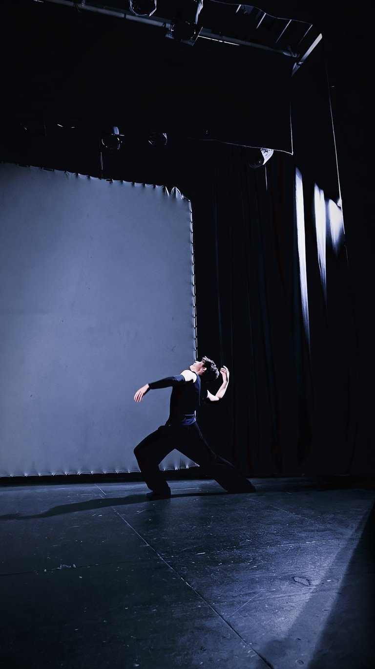 Carlos Ledesma Echevarría (Polo Cabano) in a contemporary dance class on stage in Madrid, June 2026