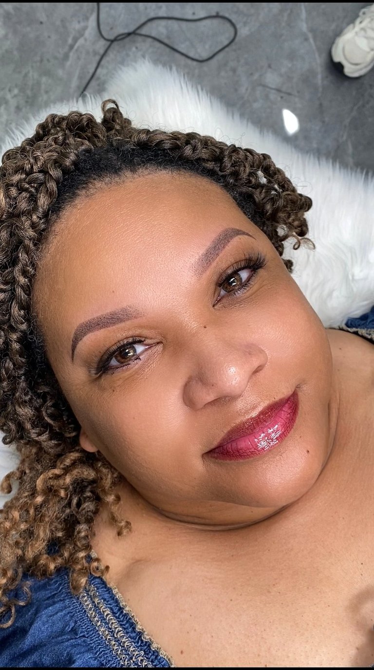 powder brow on a client with oily skin in the DFW area