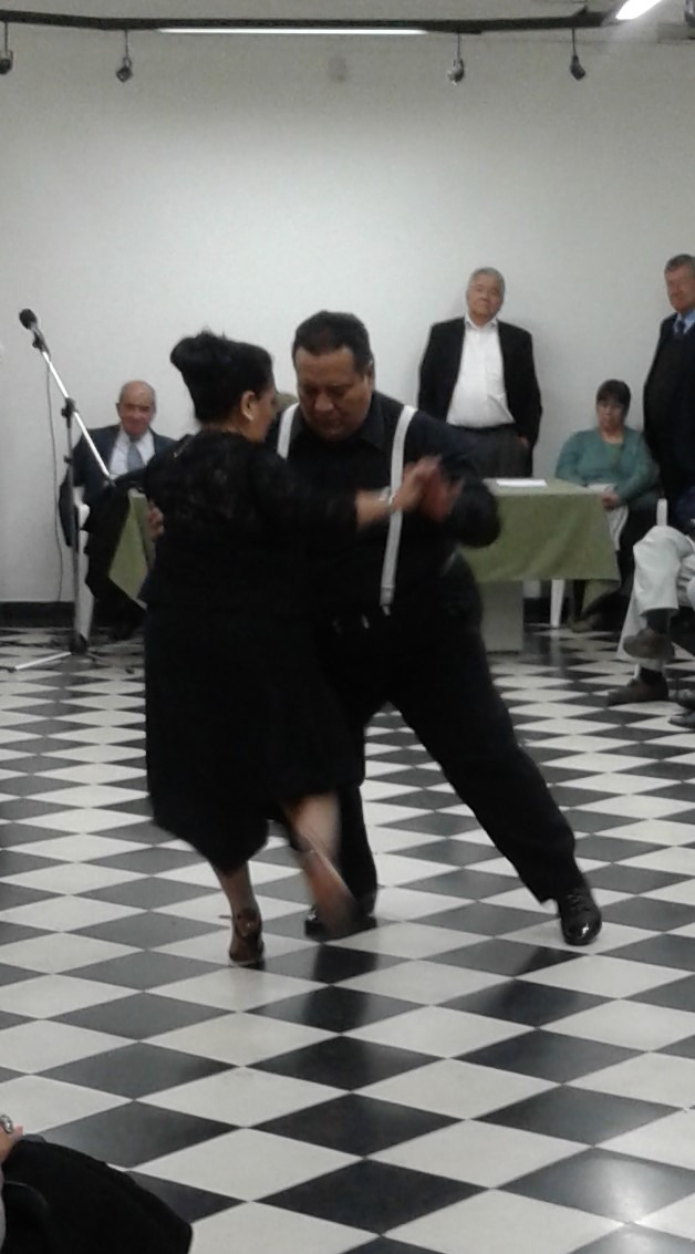 Prof. Benjamín Rojas, "Bailando Tango" en Presentación del Libro: "Historias en La Peluquería".