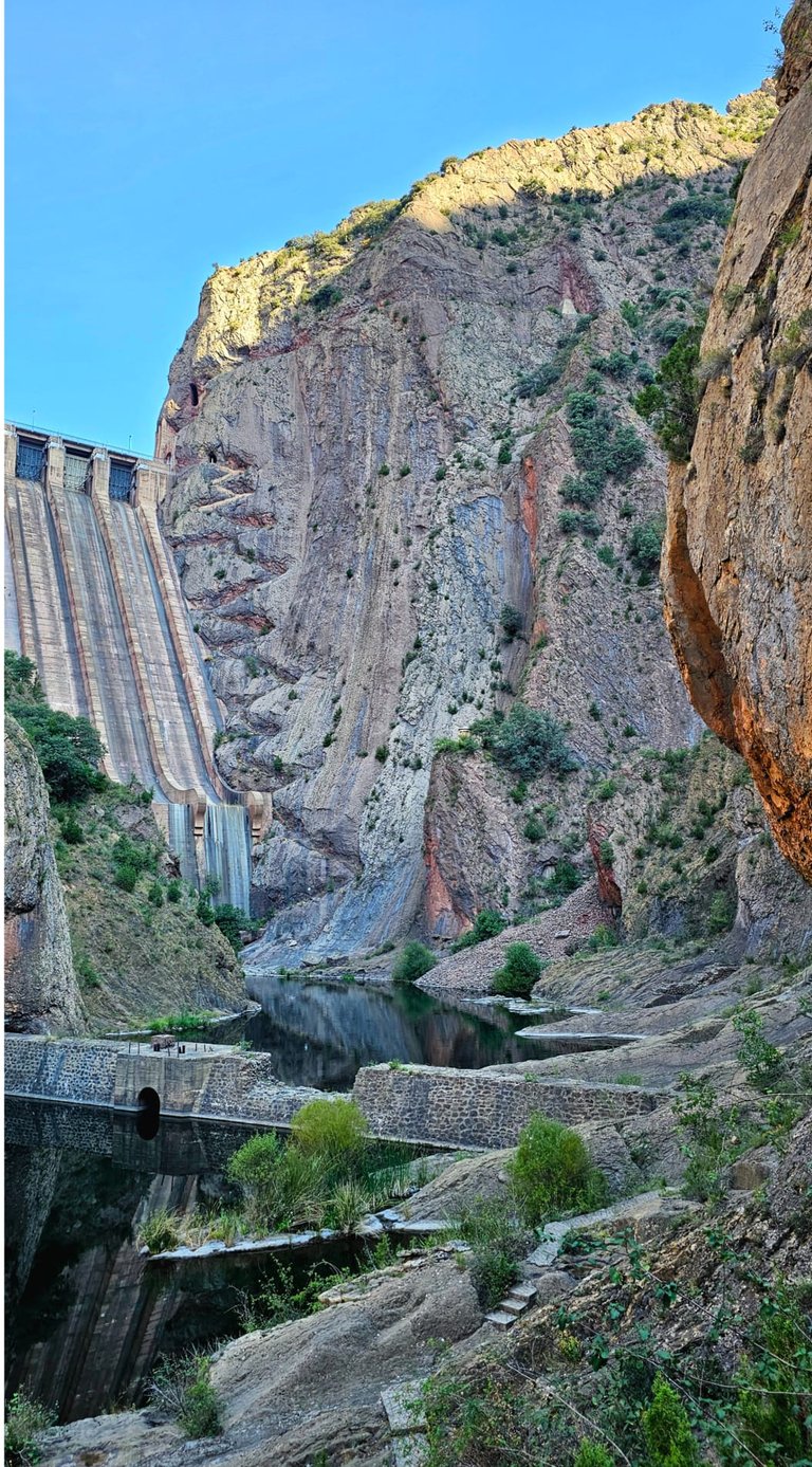 Central Hidroeléctrica Escales, Cañon de Soperia photographed by NIKORU