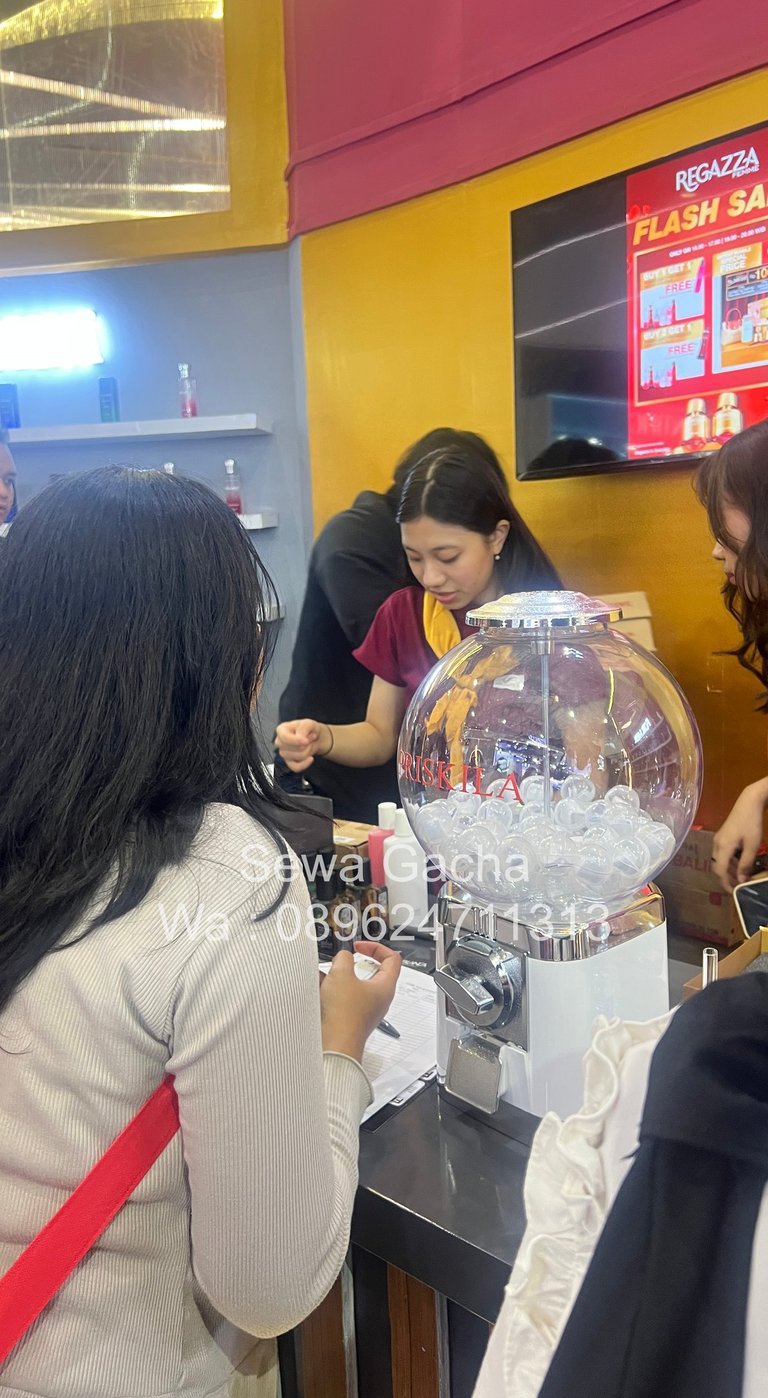 Sewa gacha custom branding untuk event
