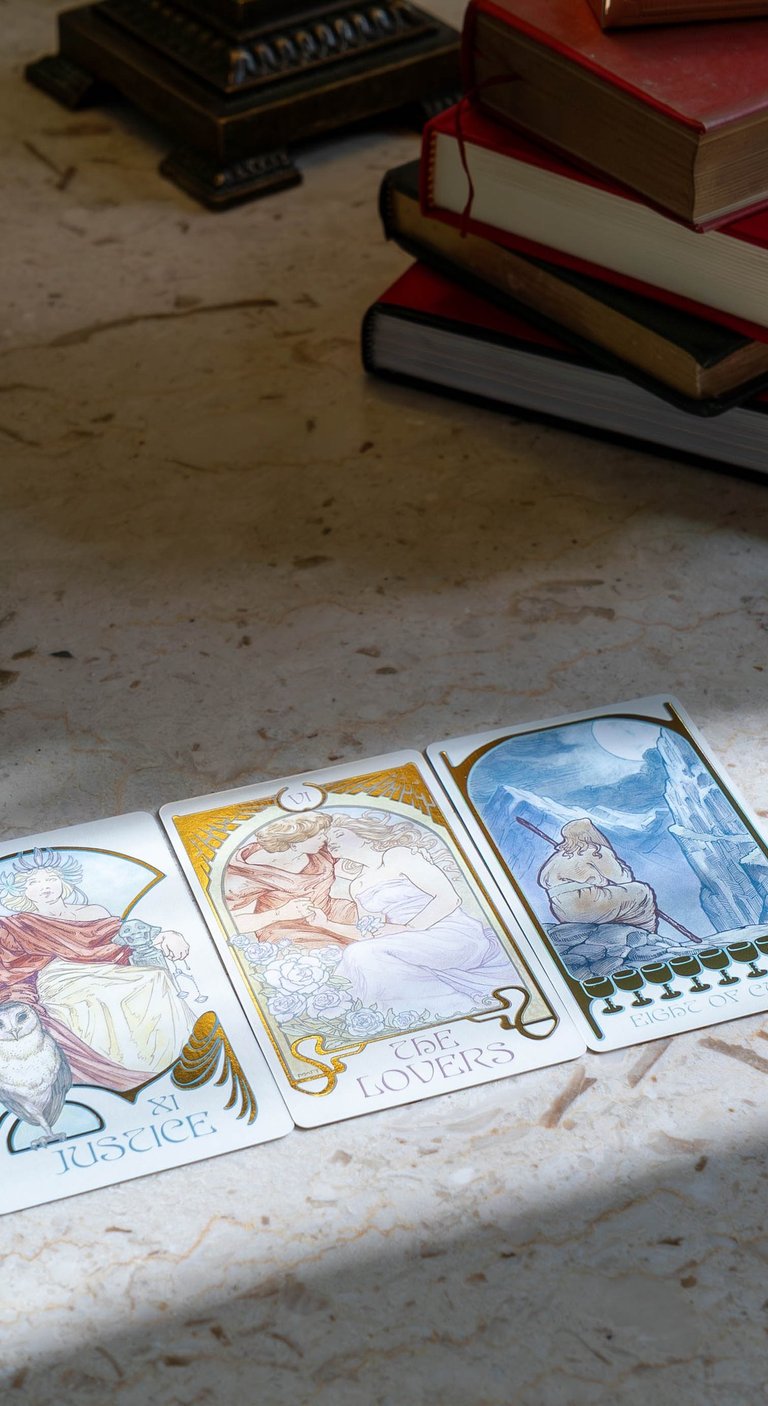 Sample tarot spread from Dialogic Tarot online reading
